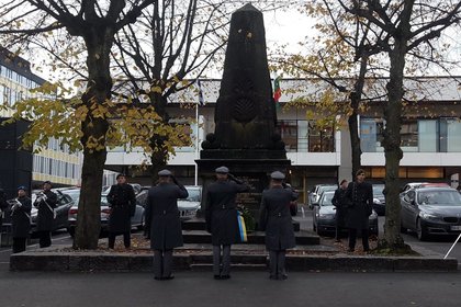 Посланик Иванов положи венец на паметника на загиналите финландски войни в Руско-турската освободителна война
